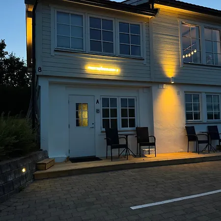 아파트 Cozy Mini-apartment With Kitchen